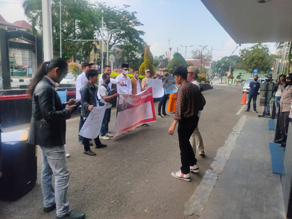 261EBB61-3BB3-4B9F-A1EF-F41B0333195C