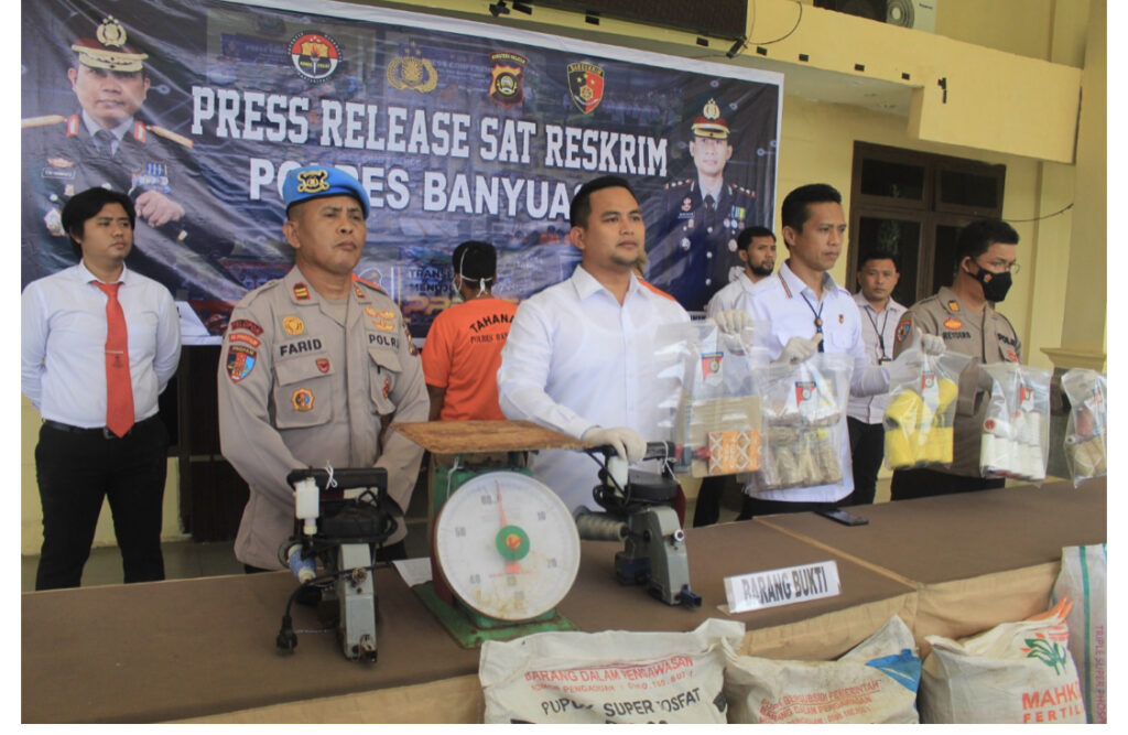 3369E8C1-374A-4374-A3AF-98AAF3B9281B